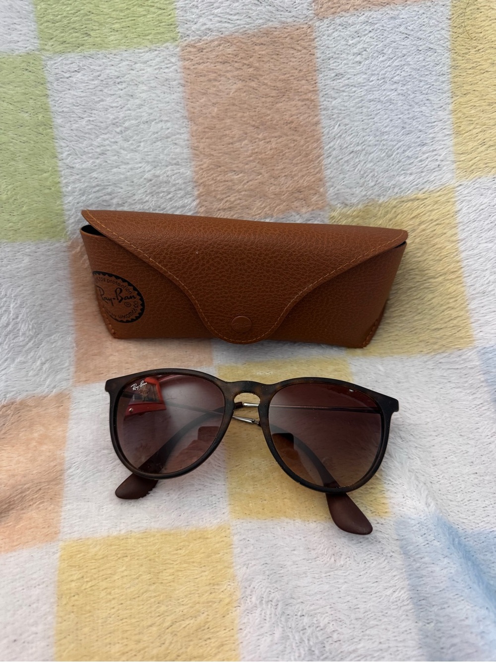 Women’s Ray-Bans with Case